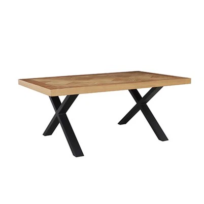 Meja kayu atas meja kayu